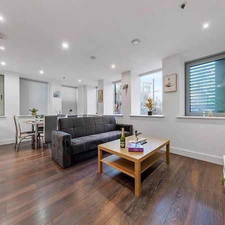 Ferienwohnung Sleep 7 20 Mins From London Waterloo Bp65 Exterior foto