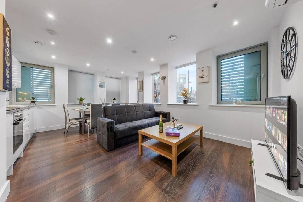 Ferienwohnung Sleep 7 20 Mins From London Waterloo Bp65 Exterior foto