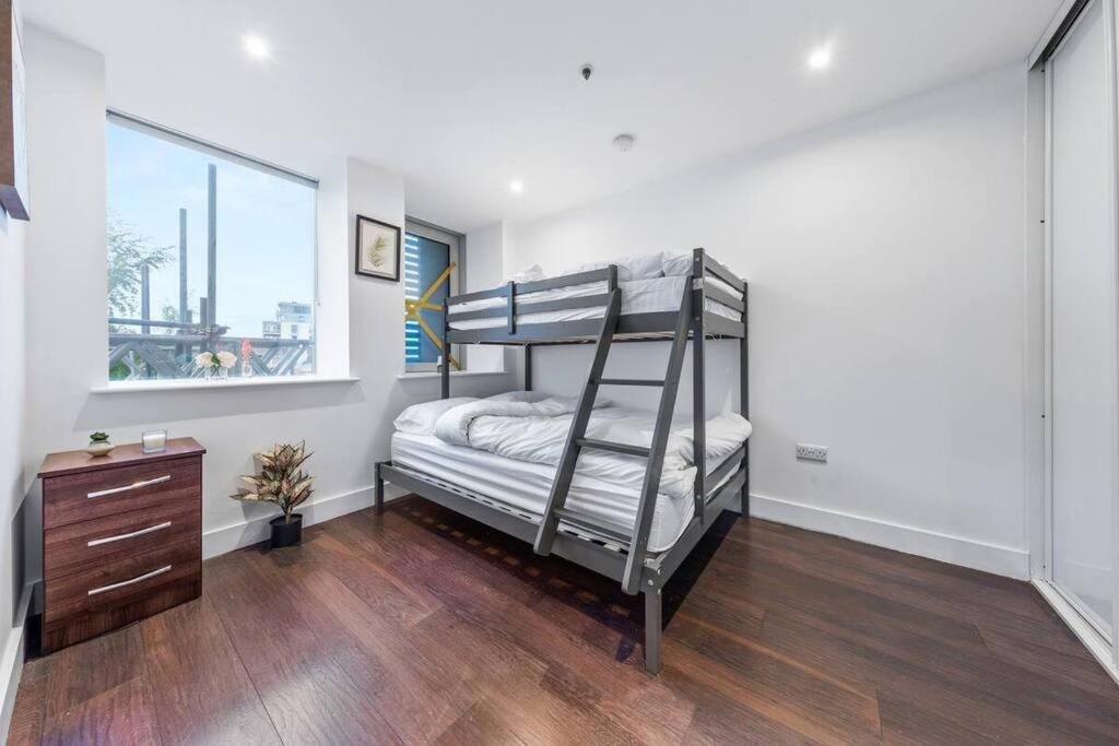 Ferienwohnung Sleep 7 20 Mins From London Waterloo Bp65 Exterior foto