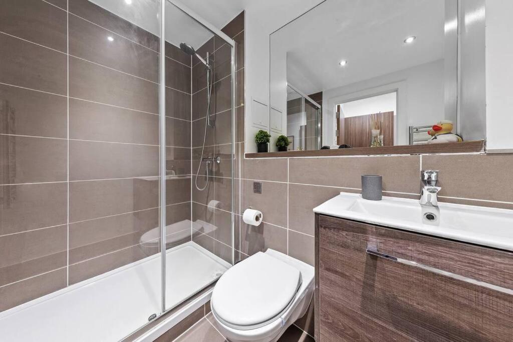 Ferienwohnung Sleep 7 20 Mins From London Waterloo Bp65 Exterior foto
