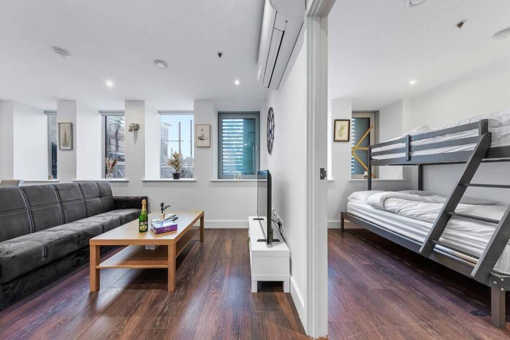 Ferienwohnung Sleep 7 20 Mins From London Waterloo Bp65 Exterior foto